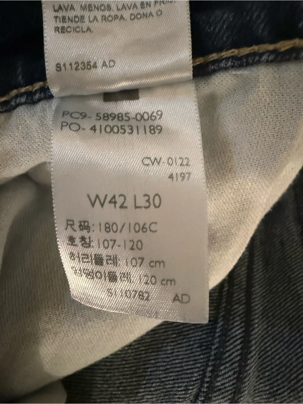 Levi's Signature Relaxed Dark Blue Denim Jeans with Tan Stitching